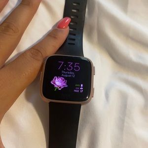 Selling used Fitbit versa 3